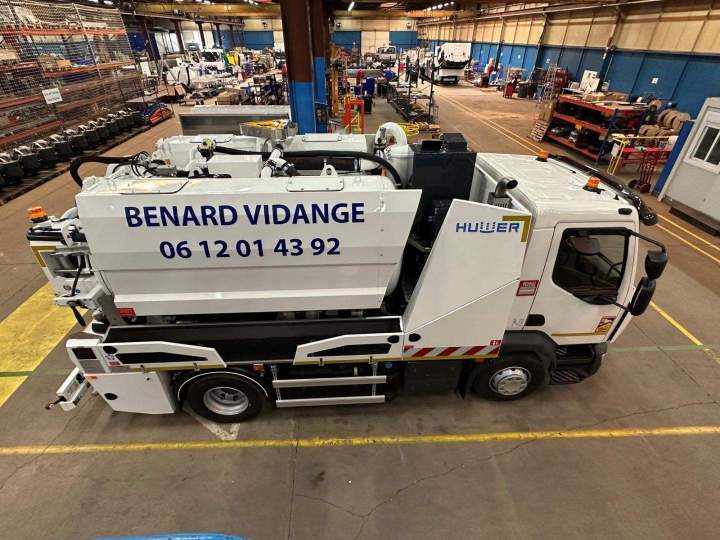 Camion de vidange de fosse septique Touffreville